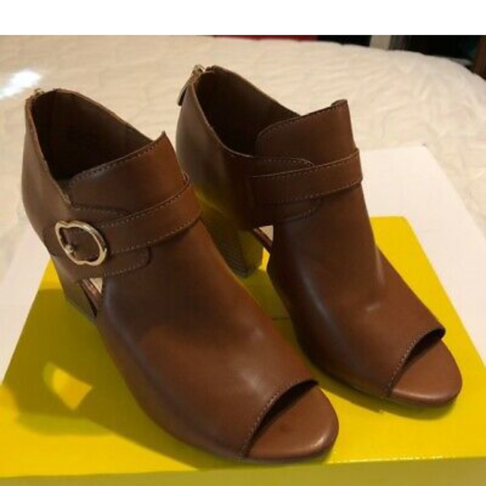 - New Liz Clayborne shoes